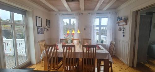 Lindas House | Waterfront Villa Boat Included, Near Bergen