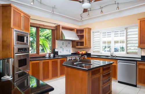 Lagoons House | Waterfront Villa Private Pool Floating Breakfast Inc.nFully Staffed Chef Avaible