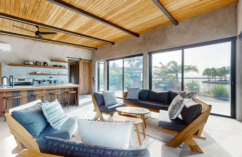 Placencia Villa | Waterfront villa with plunge pool, spacious deck, dog friendly & fast WIFI