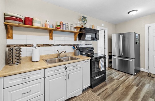 Weeki Wachee Gardens House | Waterfront w access to the Weeki Wachee River & Gulf of Mexico - Dog Friendly!