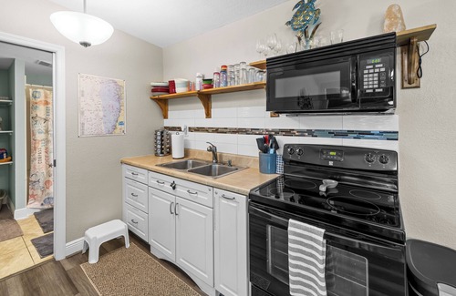 Weeki Wachee Gardens House | Waterfront w access to the Weeki Wachee River & Gulf of Mexico - Dog Friendly!