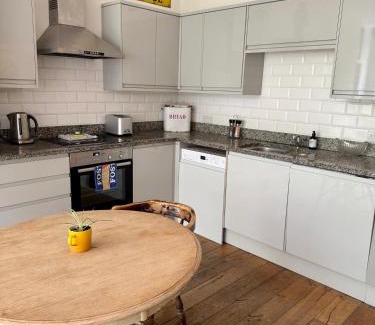 Shoscombe Apartment | Waterloo Apartment Two