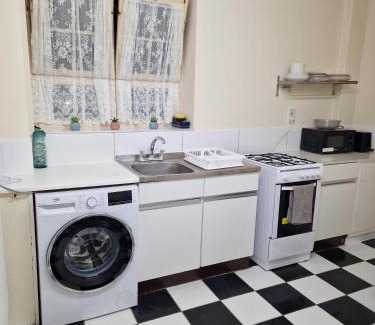 Bishop's Apartment | Waterloo - Zone 1 - Spacious one bedroom flat