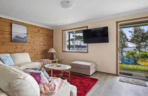 Erowal Bay House | Waters Edge - Belle Escapes Jervis Bay