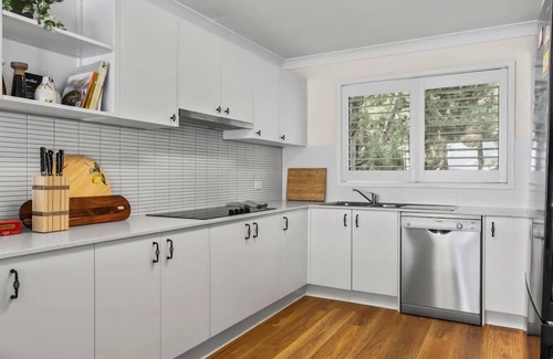 Empire Bay House | Waters Edge Retrea