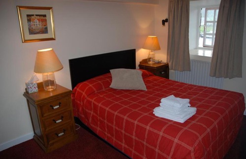 Tinnahinch House | Waterside Guesthouse