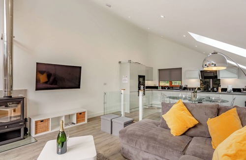 Rastrick Cottage | Waterside Lodge Five -UK38263