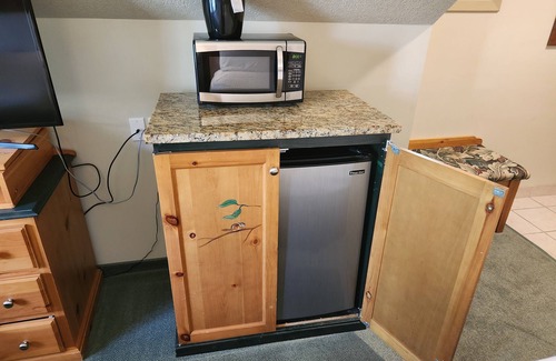 Waterton Park Hotel | Waterton Lakes Lodge Resort