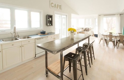 Waupoos House | Waupoos Beach Commons - Beach Front House