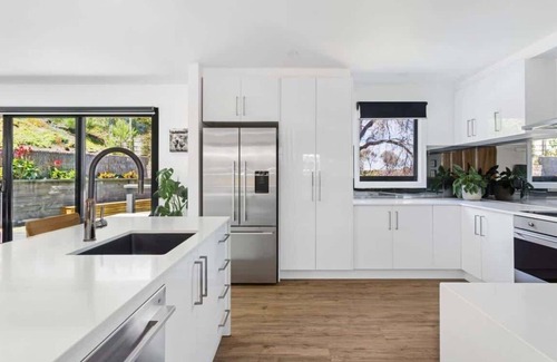 Rye House | *Wave House Rye*-spacious w/Spa