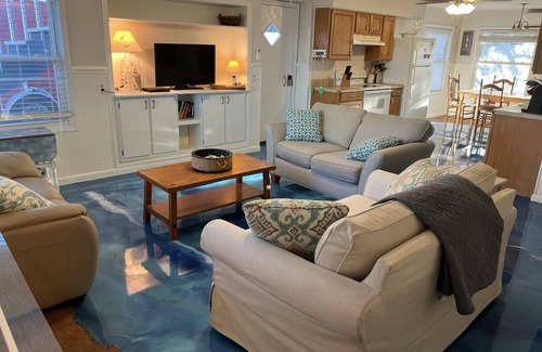 Yaupon Beach Cottage | WAVE SHACK- Steps to the Sand and Ocean views