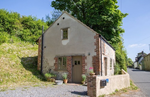 Piddlehinton Cottage | WAY'S FORGE, pet friendly, with a garden in Piddlehinton