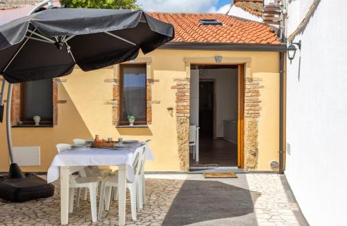 Cabras Apartment | Way to the sea - Home with garden & hot tub