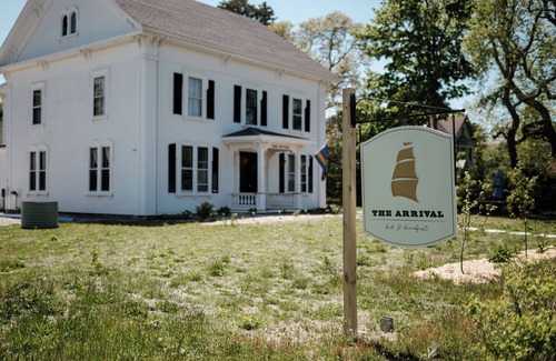 West Harwich Apartment | We are a boutique B&B guesthouse in the home of a 19th century sea captain.