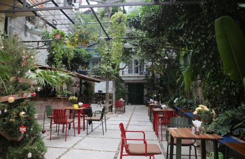 Tay Ho Bed & Breakfast | We Go