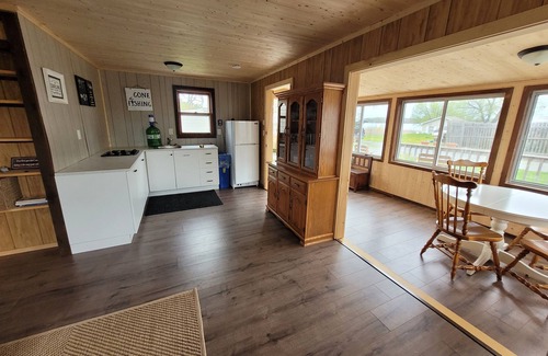 Howe Island Cottage | We Invite you to Enjoy Cozy Cottage on Howe Island