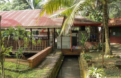 Calamba House | We provide first class hotel accommodation with Restaurant, Bar & Function Area.