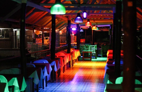 Calamba House | We provide first class hotel accommodation with Restaurant, Bar & Function Area.