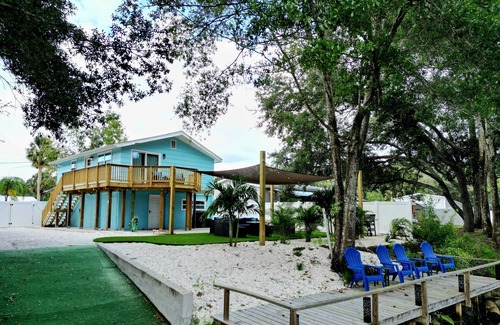 Weeki Wachee Gardens House | Weeki Palace w/Backyard Escape & River Access!