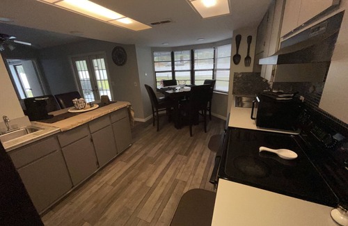 Berkeley Manor House | Weeki Wachee Springs Pool home Mermaid Getaway and Family Retreat.