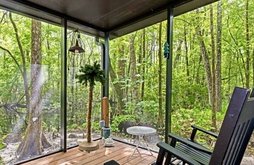 Weeki Wachee Gardens House | WeekiWachee Retreat “Relaxing cottage to get away from it all”
