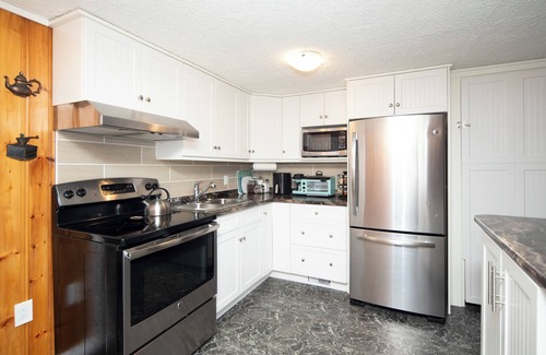 Thunder Bay Apartment | Weekly, monthly discounts, clean, comfy pet friendly, sleeps 4, hostess managed