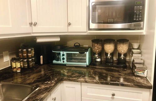 Thunder Bay Apartment | Weekly, monthly discounts, clean, comfy pet friendly, sleeps 4, hostess managed