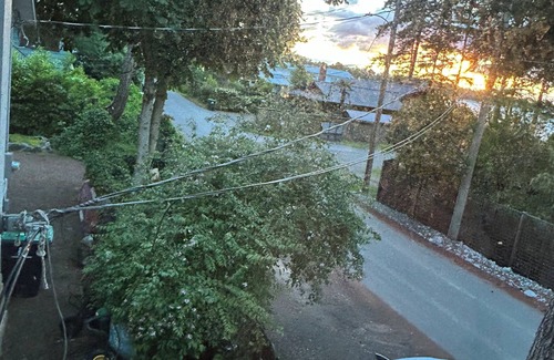 Comox House | Welcome Kye Bay Nest at the beach - relax, restore, and explore. H820823952