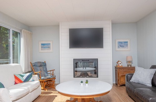 Ashfield-Colborne-Wawanosh Cottage | Welcome to AmberHill, a charming cottage with easy beach access