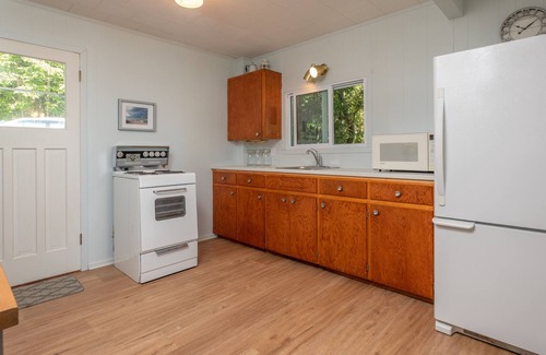 Ashfield-Colborne-Wawanosh Cottage | Welcome to AmberHill, a charming cottage with easy beach access