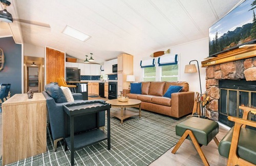 Mountainside House | Welcome to Lakeski Lodge! Lake and Mountain View! Lake access and private dock!