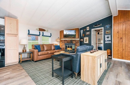 Mountainside House | Welcome to Lakeski Lodge! Lake and Mountain View! Lake access and private dock!