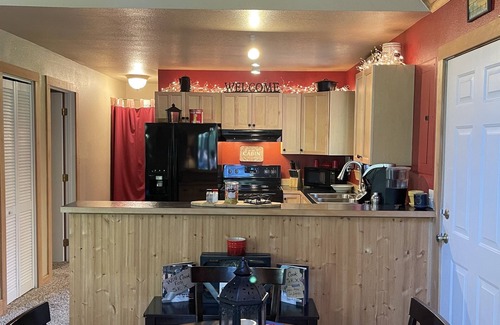 Roslyn Ridge Ski Chalet | WELCOME TO OUR MOUNTAIN PARADISE in Pineloch Sun above Lake Cle Elum.