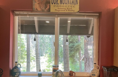 Roslyn Ridge Ski Chalet | WELCOME TO OUR MOUNTAIN PARADISE in Pineloch Sun above Lake Cle Elum.