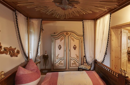 Ehenbichl House | Welcome to our romantic castle chalet in Ehenbichl