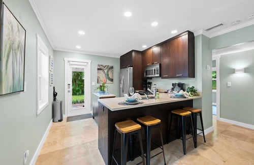 Wilton Manors House | Welcome to The Bungalow, A Charming, Quaint Oasis with Superb Location!