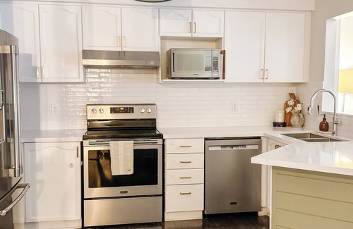 Peterborough House | Welcome to the Eagles nest. A spacious 2 bedroom townhome on a quiet street.