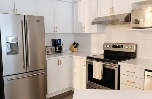 Peterborough House | Welcome to the Eagles nest. A spacious 2 bedroom townhome on a quiet street.