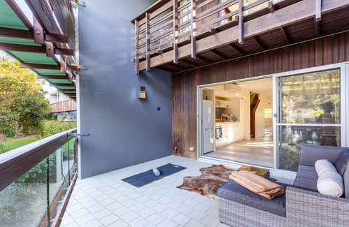 Zilzie Apartment | Welcome to the Serene Scene at Lakewood, where tranquility meets natural beauty.