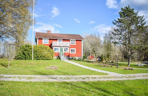 Lonashult House | Welcome to the summer house in the beautiful village of Bohult in Småland.
