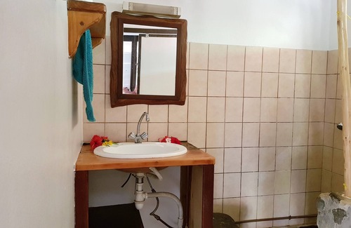 Teahupoo House | Welcome to the three waterfalls, alone, with friends, as a couple or as a family