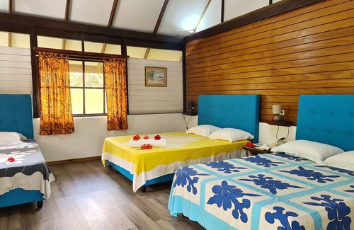 Teahupoo House | Welcome to the three waterfalls, alone, with friends, as a couple or as a family