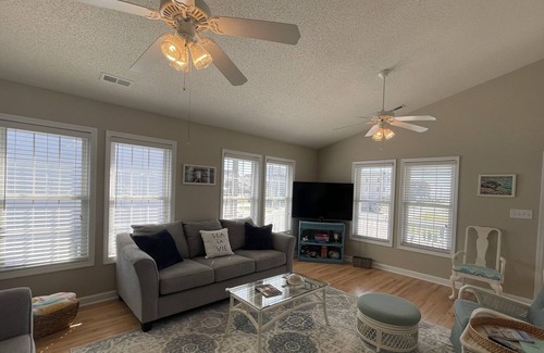 Surf City House | Welcome to The Topsul Turtle, 3 bed 2 bath beach cottage minutes walk to beach