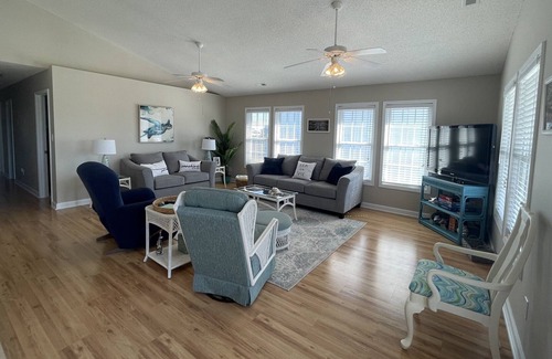 Surf City House | Welcome to The Topsul Turtle, 3 bed 2 bath beach cottage minutes walk to beach