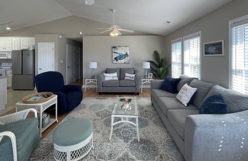 Surf City House | Welcome to The Topsul Turtle, 3 bed 2 bath beach cottage minutes walk to beach