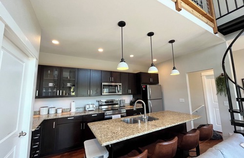 Ravenna House | Welcome to The Yeti Hut!