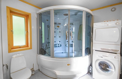 Hervik House | Welcome to this great vacation home in idyllic Liarvåg in Tysvær.