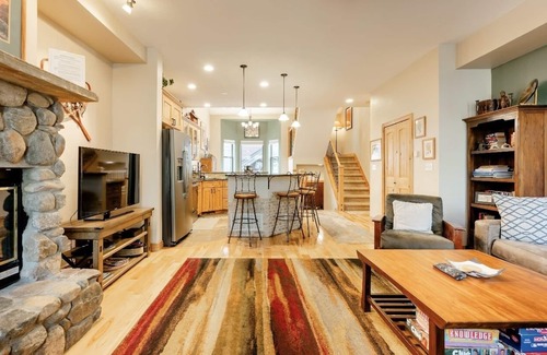 Warrior's Mark House | Welcome to your ideal mountain retreat! Village Point 101 is beautifully decorat