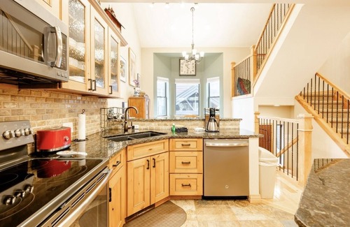 Warrior's Mark House | Welcome to your ideal mountain retreat! Village Point 101 is beautifully decorat