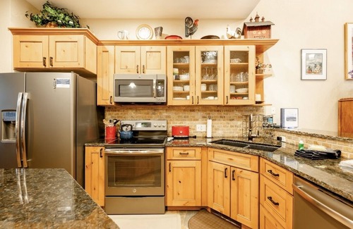 Warrior's Mark House | Welcome to your ideal mountain retreat! Village Point 101 is beautifully decorat